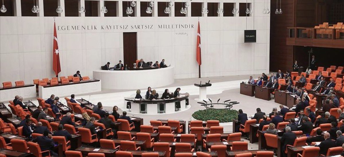 ozersarp's tweet photo. Meclis, İtalya'daki parlamento çalışmalarını inceledi
- Meclis Araştırma Hizmetleri Başkanlığı, milletvekillerinin olası İçtüzük değişikliğinde faydalanmaları için "İtalya Parlamentosunda Yasama, Denetim ve Bütçe Süreçleri"ni inceleyen bir kitap hazırladı https://t.co/AMMnJLNEyO
