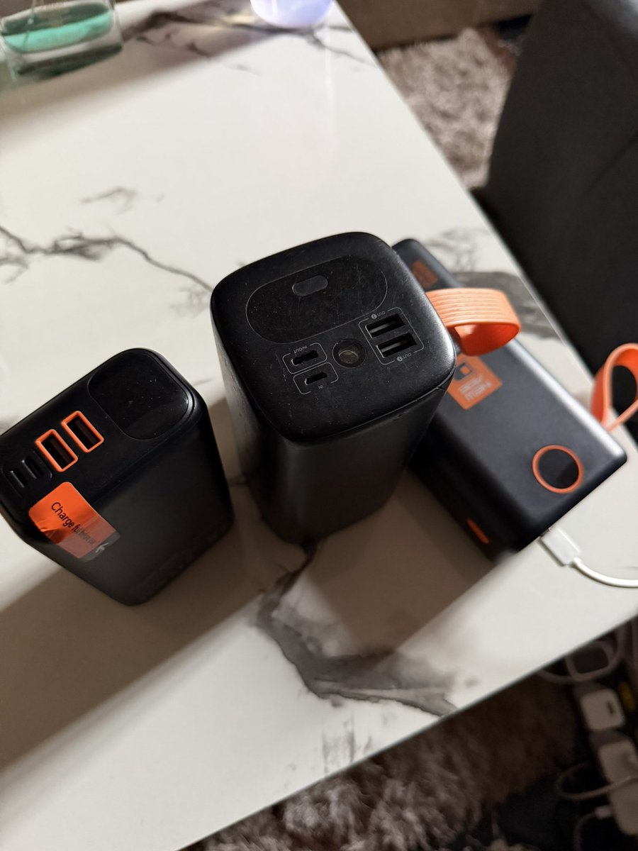 For the past 3weeks now there’s no light in my area na everyday I Dey buy power bank this is so fru*trating 😭💔🤦