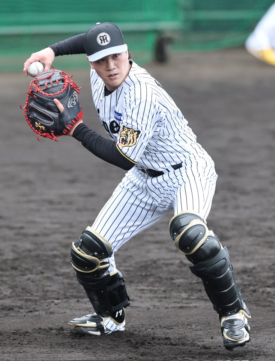 寅威さんの阪神ユニだ🫶 早く応援タオル買いたいな！