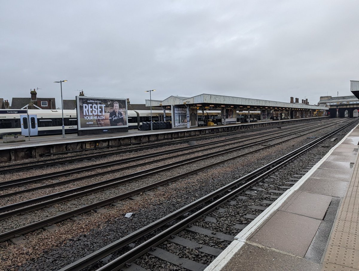 Tonbridge Line Commuters tweet media