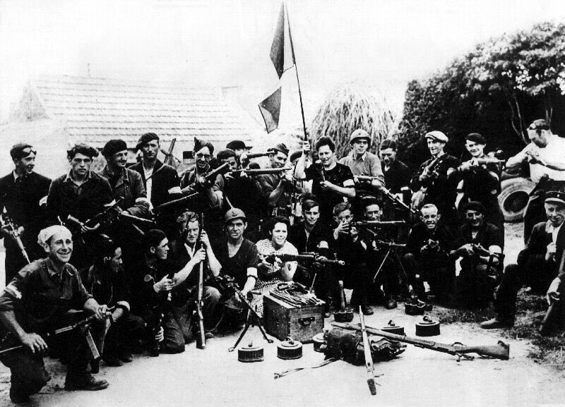 1er février 1944, le Comité français de libération nationale regroupe sous le nom de Forces Françaises de l'Intérieur tous les mouvements de résistance qui combattent l'occupant allemand. Le but est de coordonner les actions en vue du débarquement allié sur les côtes françaises.