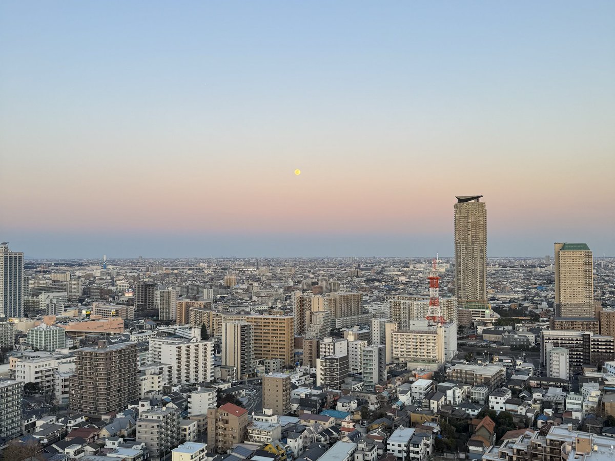 omonibabymetal's tweet photo. 満月だ🌕
もう始まったころかな
なんば大阪のセトリが気になる〜
#ChasingTheMoon
#EOE #EastOfEden https://t.co/IqKwJLvUBe