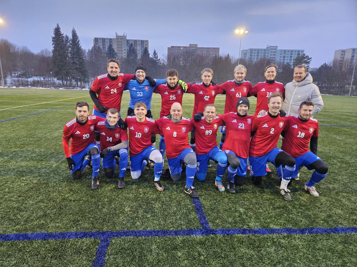 Česká fotbalová reprezentace lékařů tweet media