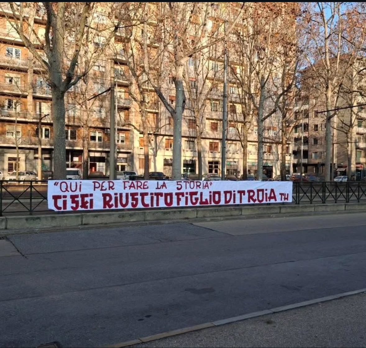 UrbANO Cairo nel 2006 “Sono qui per fare la storia”

Risposta dei TH:

#CAIROVATTENE MERDA SCHIFOSA
(foto di <a href="/granataexpress/">granataexpress</a>)