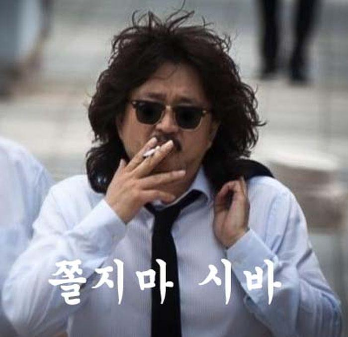 '쫄지마 씨바'의 실체~?
박근혜 당선 되자 쫄아서 파리도 도피,무려 7개월 동안이나 들어오지 못했다.
12.3 내란 터지자 이재명대표의 내란저항방송 요청에도 불구하고 순천까지 줄행랑 쳤다가 내란 정리가 다 된 후 나타나서는 살해 운운 핑계 대기 바빴다.
천하의 쫄보라는 것~!!
허이구 이런 등신~!