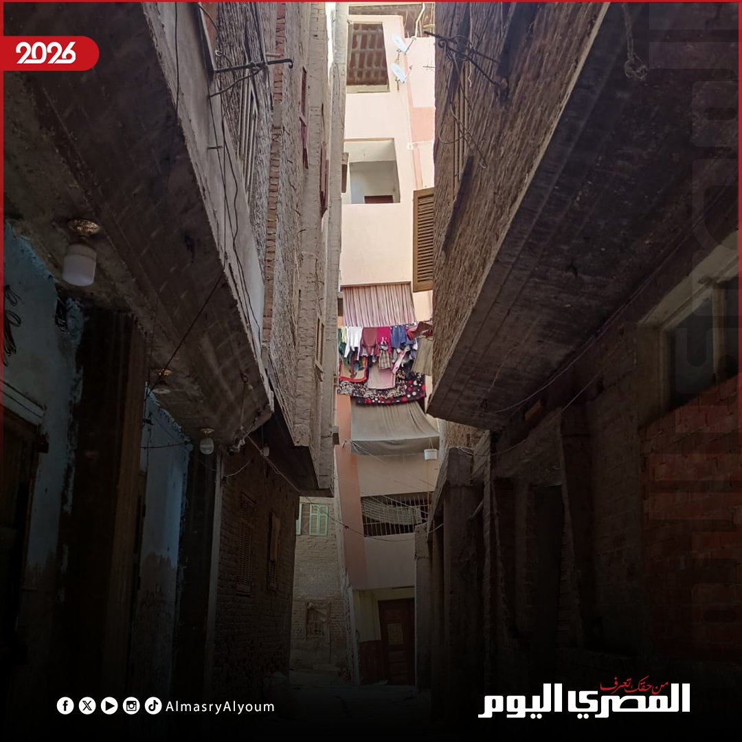 ميل منزل مكون من 4 طوابق بالغربية بسبب أعمال حفر في أرض مجاورة. تصوير: أحمد النوبي 