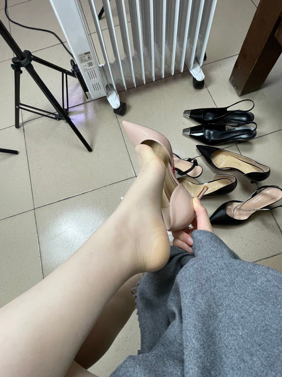 每天出门最纠结的事情莫过如此，选择困难症又犯了...🙄 https://t.co/uHnJGMEGzR