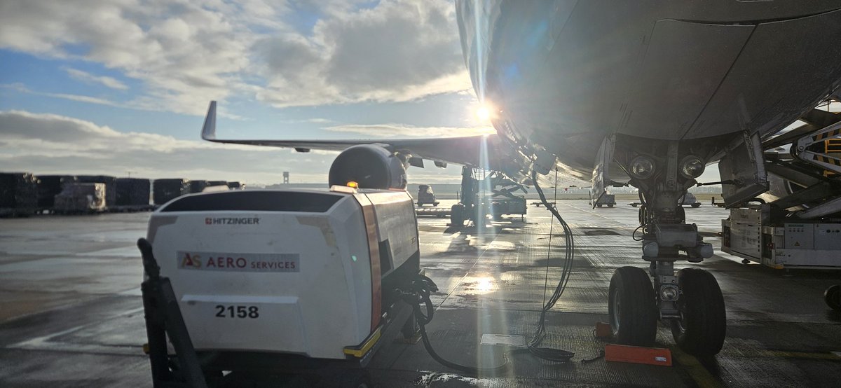 СноваКапитан кораПля tweet media