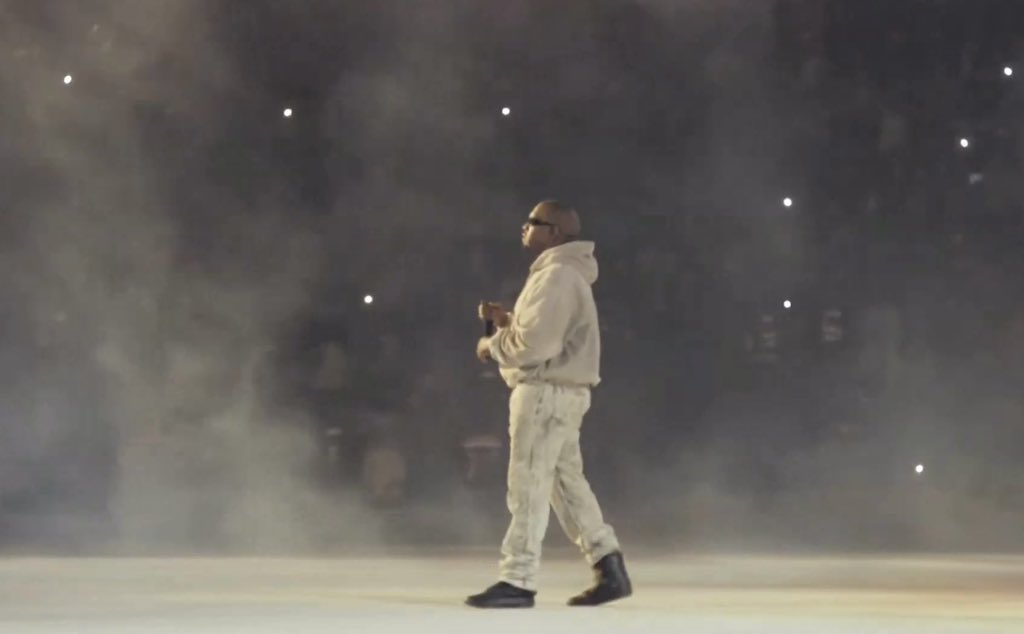 Bossqal's tweet photo. Day 2 

Ye Live in Mexico was absolutely insane. Epic vibes, non-stop energy, totally next level! 🔥

Ladies &amp; gentlemen, Kanye Omari West.

#LiveInMexico #Ye #yzy https://t.co/P35mklZTkJ