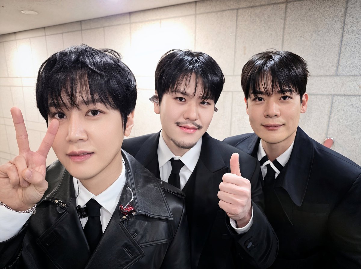 SBS <인기가요>

으아아아앙🧤 뀽>_< 🖤
Meant to Be 마지막 음악방송 완료✨️

2주 동안 많은 사랑 주셔서 감사합니다🫶

#LAPOEM #라포엠 #인기가요
#ALIVE #MeanttoBe
#유채훈 #최성훈 #정민성
#YouChaehoon #ChoiSunghoon #JeongMinseong