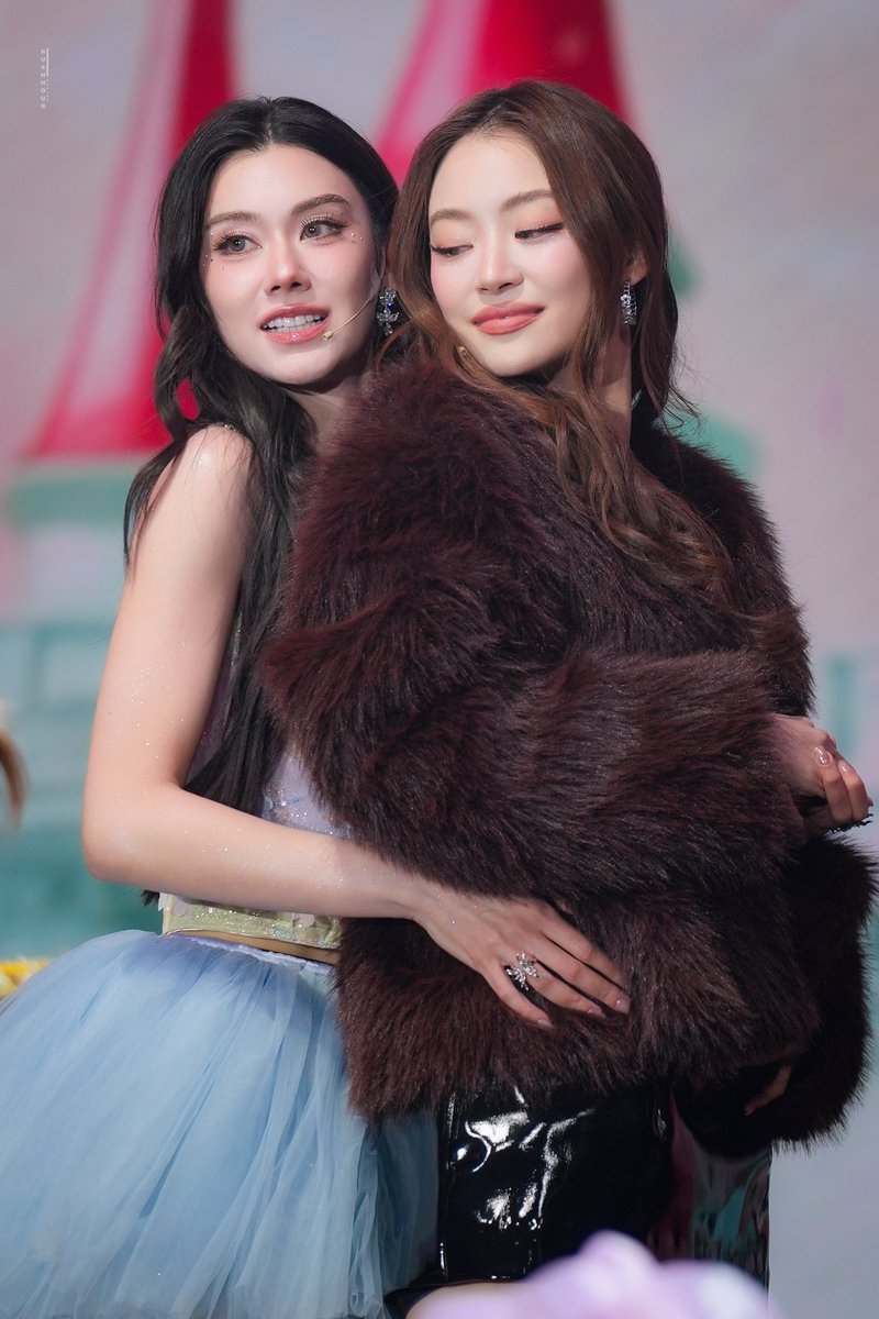 rushhour39's tweet image. มาดามลี กับ เลดี้ M สุดๆ

LENAMIU 1ST FAN MEETING
#LENAMIUBorn2Shine
#Lalinalena #MiuNatsha 
#LenaMiu #ลีน่าหมิว