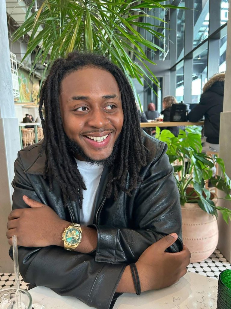 ⚠️ AVIS DE RECHERCHE 

Mon fils Samuel Pierre âgé de 26 ans est porté disparu.

🔹 Description :
– Taille : 1m80
– Cheveux : noir, tressés
– Yeux : bruns
– Particularités : peu porter des lunettes 
📍 Lieu : Montréal

🔹 Vêtements portés : habillé en noir avec manteau noir et