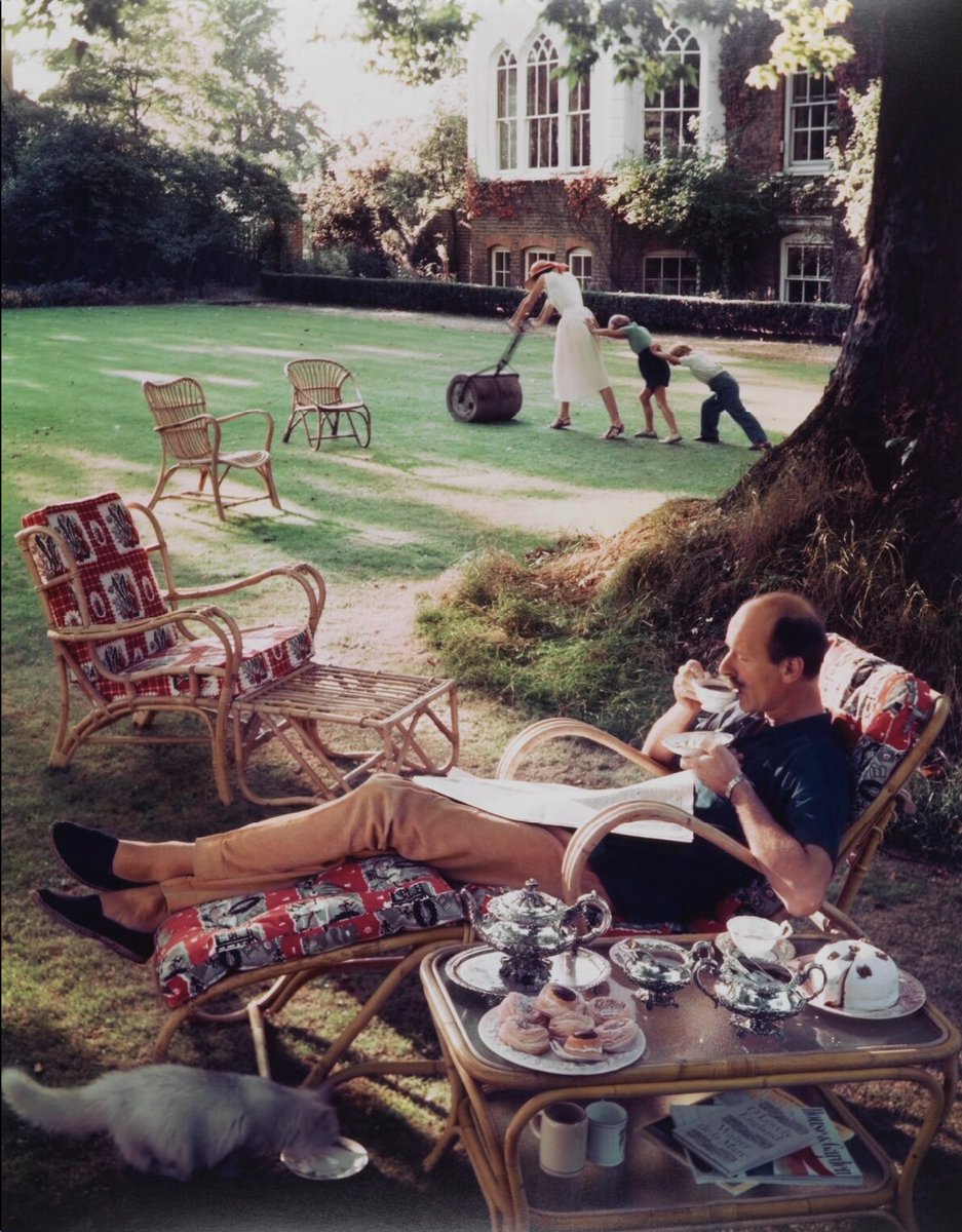 bo66ie29's tweet image. An idyllic English Sunday in 1956, perfectly captured by Norman Parkinson.