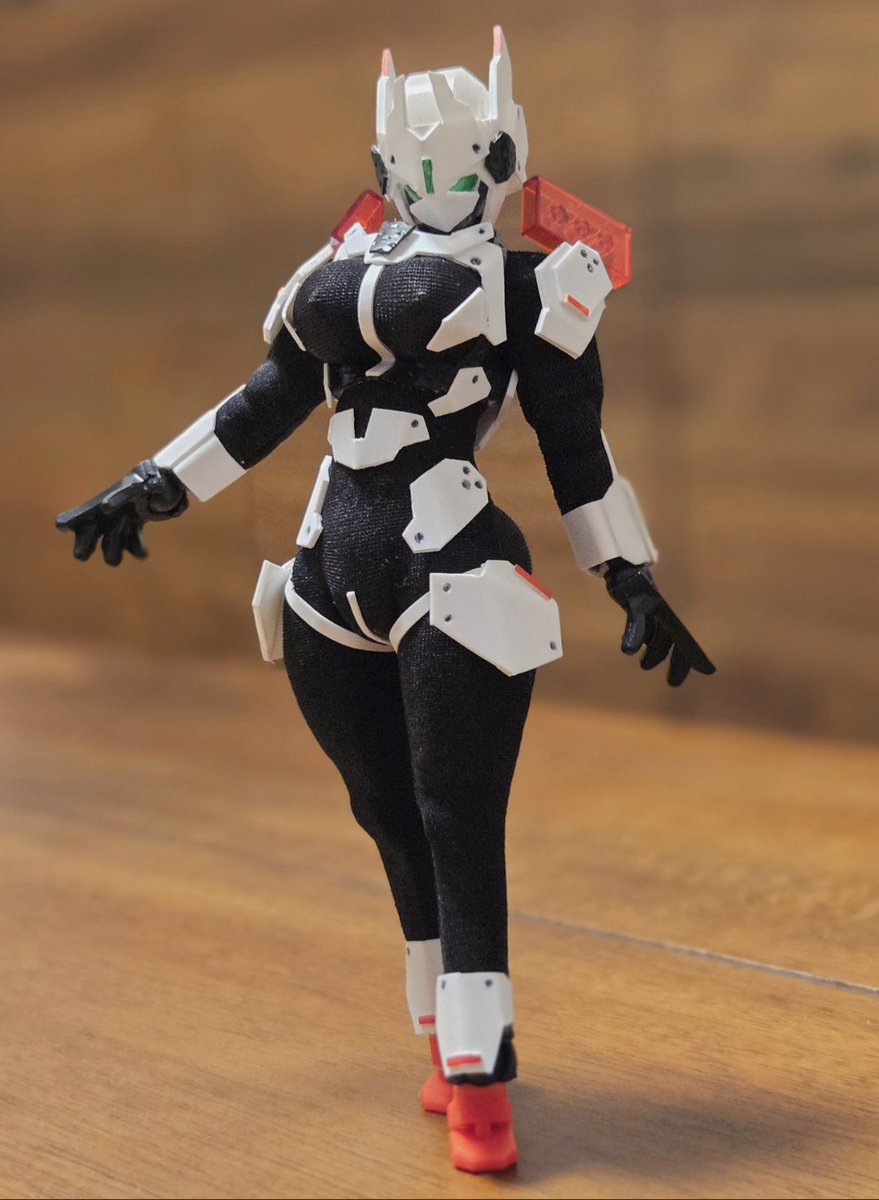 ILOVEINNOKOmk3's tweet image. セリアの戦闘フィギュアを改造して、子供の性癖ぶっ壊れそうなオリジナルヒーローを作りました

その名も「健全警察 パトグラマー！」

太くてかっこいいヒーローになったと思います🚓