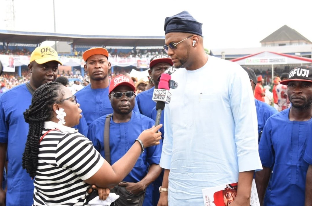 Jack_ng01's tweet image. Ndi Abia, pay attention to this guy! 

He is always around the Gov now! Even more visible than the Deputy Gov 

He now attends practically all events with the Gov

Is the Gov preparing him to take over from him?? 🤔🤔🤔

Does the zoning favour him though? Because I think he is…