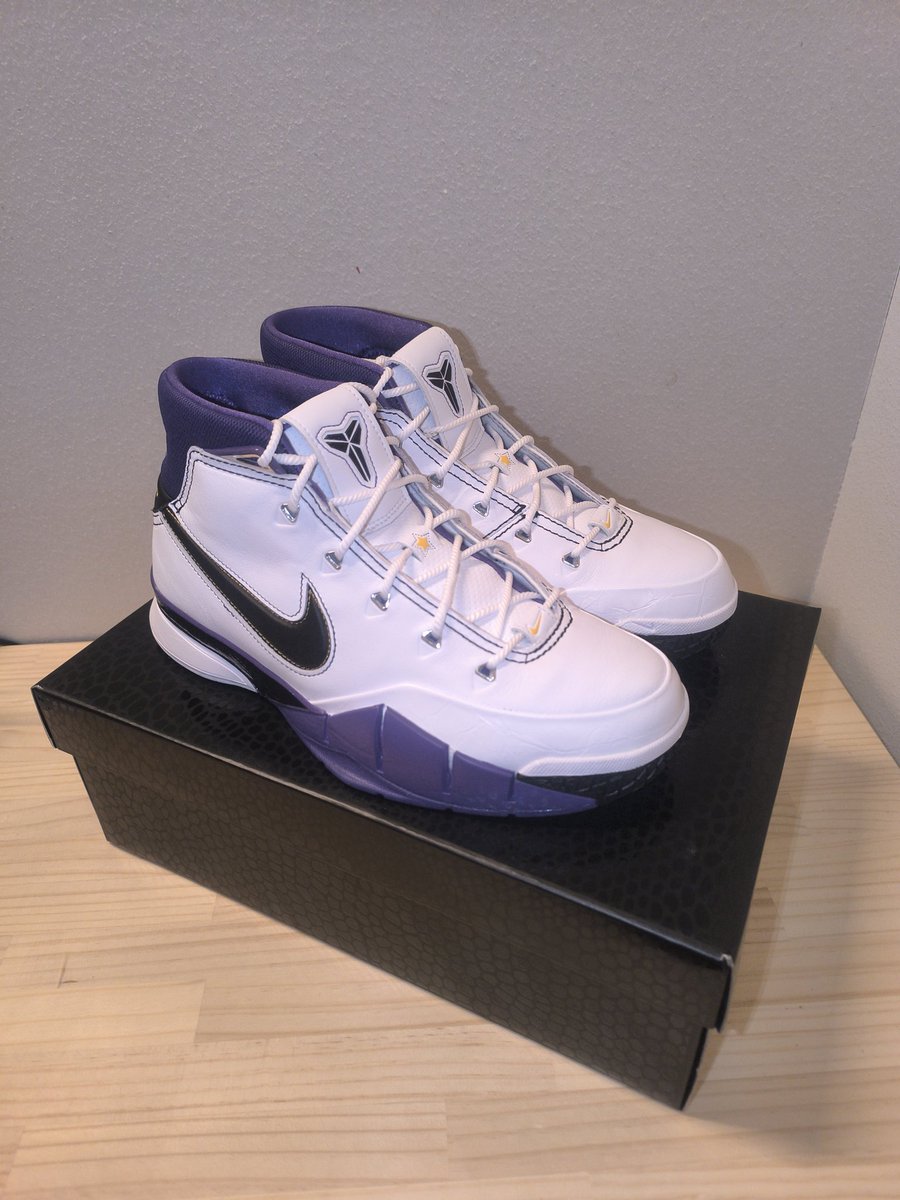 basketshoeturbo's tweet photo. 少し前に届いてましたが…
KOBE 1 PROTRO
普通にかっこいい!
そして意外と軽い!?
履くの楽しみー!!
#NIKE
#KOBE1
#バスケ
#バッシュ https://t.co/shiCPwfZ9z