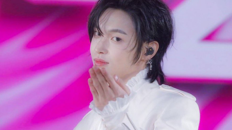 _db_dhf_'s tweet image. 아~내 왕자님 언제 이 몸을 구하러 와주실텐가요.