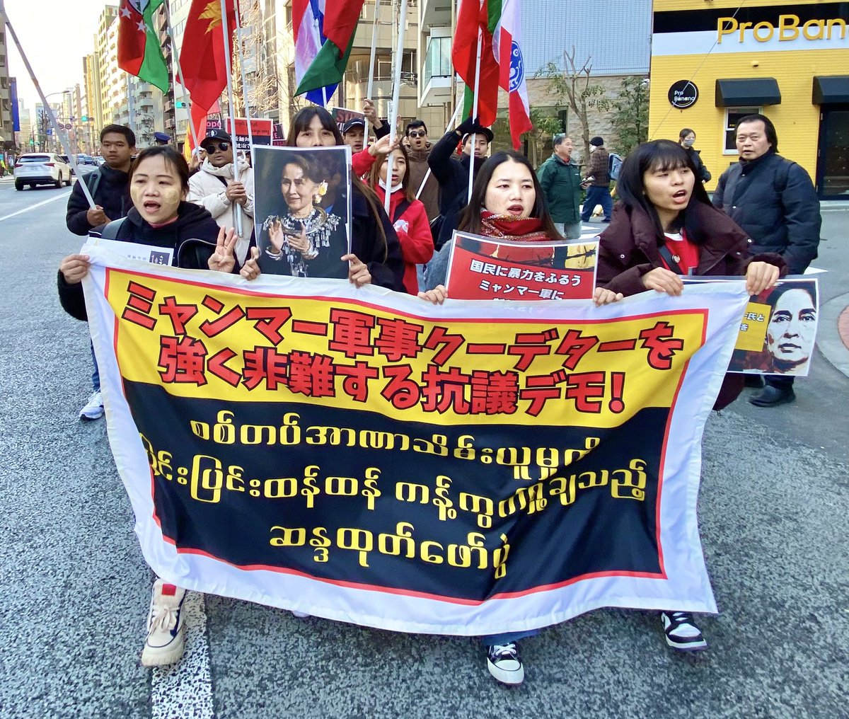 Shige_Kitagawa's tweet image. #ミャンマー の軍事クーデターから丸５年の1日、在日ミャンマー人が東京のミャンマー大使館周辺など全国9カ所でデモ。空爆などミャンマー国軍の市民への暴力を非難。国軍が民主派を排除して実施した「見せかけ」の総選挙を認めないことや、国軍への制裁を日本政府に求めた。#WhatsHappeningInMyanmar
