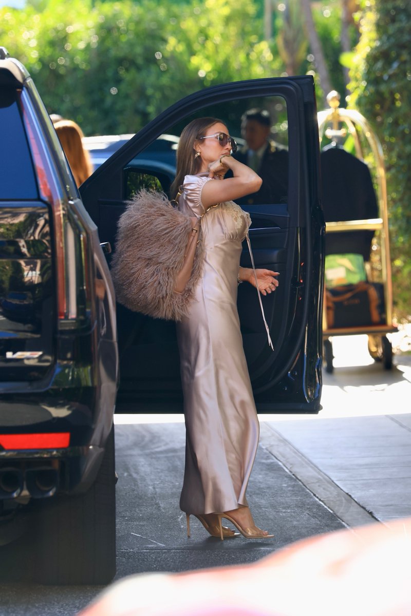 JLo Gallery tweet media