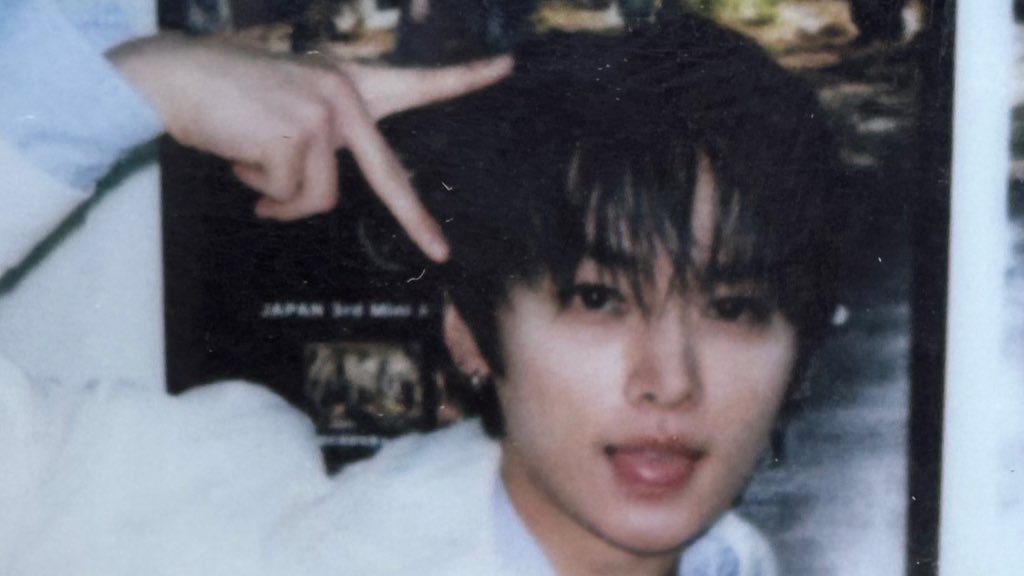 lunaleeknow's tweet image. Leeknow photos were so cuteful today 🤏🥺