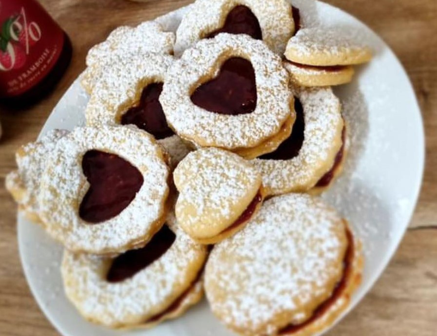 TeleMediaFr's tweet image. #Cuisine Sablés coeur à la confiture pour la Saint-Valentin perleensucre.com/sables-coeur-a…