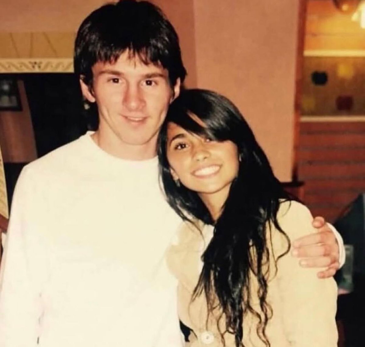 MatchDCentral's tweet image. 🚨Lionel Messi’s Dating History 

2003 — Antonela Roccuzzo (15yo)
2004 — Antonela Roccuzzo (16yo)
2005 — Antonela Roccuzzo (17yo)
2006 — Antonela Roccuzzo (18yo)
2007 — Antonela Roccuzzo (19yo)
2008 — Antonela Roccuzzo (20yo)
2009 — Antonela Roccuzzo (21yo)
2010 — Antonela…