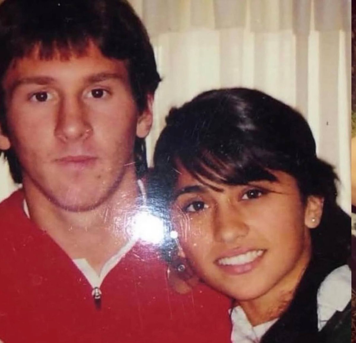 MatchDCentral's tweet image. 🚨Lionel Messi’s Dating History 

2003 — Antonela Roccuzzo (15yo)
2004 — Antonela Roccuzzo (16yo)
2005 — Antonela Roccuzzo (17yo)
2006 — Antonela Roccuzzo (18yo)
2007 — Antonela Roccuzzo (19yo)
2008 — Antonela Roccuzzo (20yo)
2009 — Antonela Roccuzzo (21yo)
2010 — Antonela…