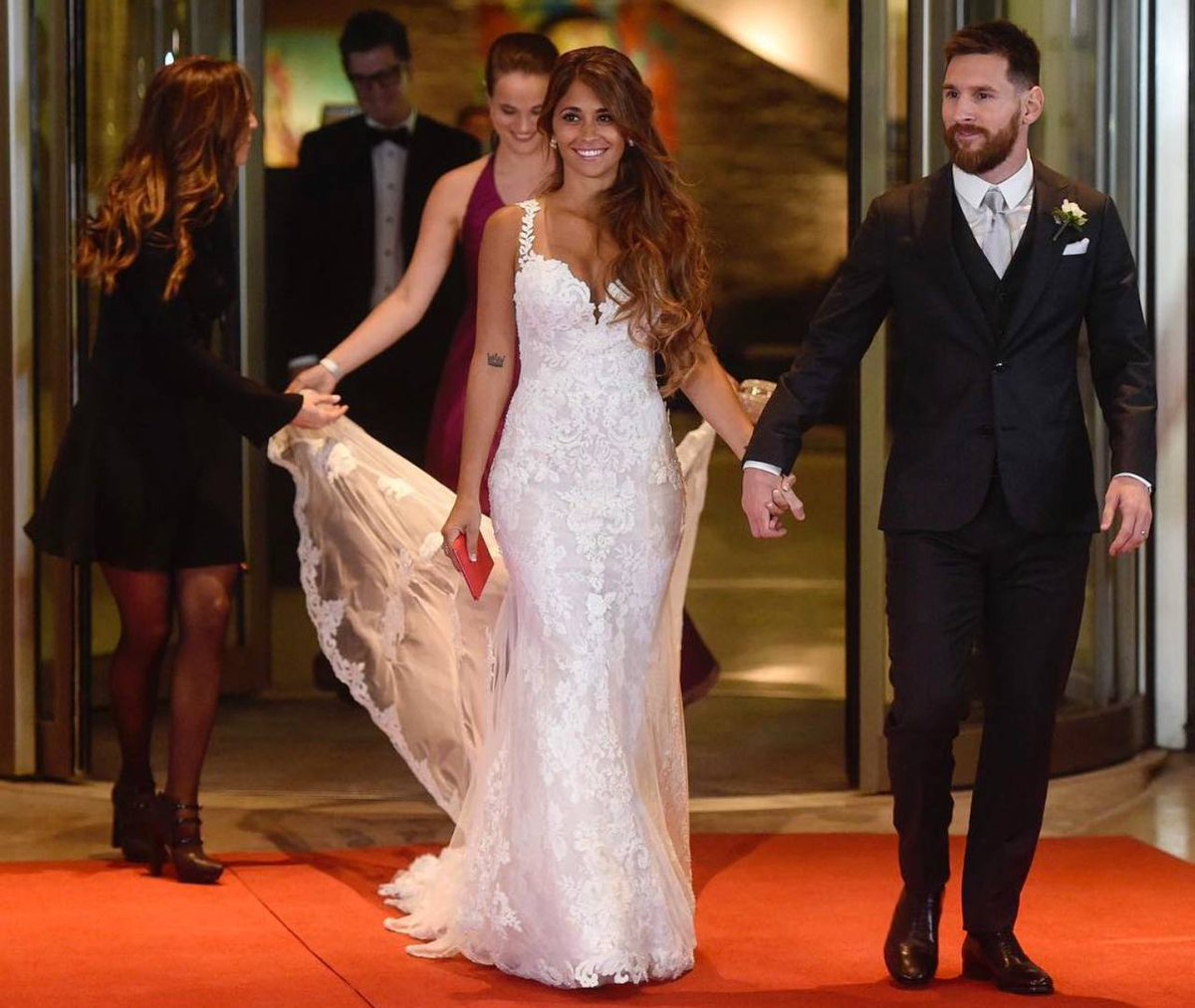 MatchDCentral's tweet image. 🚨Lionel Messi’s Dating History 

2003 — Antonela Roccuzzo (15yo)
2004 — Antonela Roccuzzo (16yo)
2005 — Antonela Roccuzzo (17yo)
2006 — Antonela Roccuzzo (18yo)
2007 — Antonela Roccuzzo (19yo)
2008 — Antonela Roccuzzo (20yo)
2009 — Antonela Roccuzzo (21yo)
2010 — Antonela…