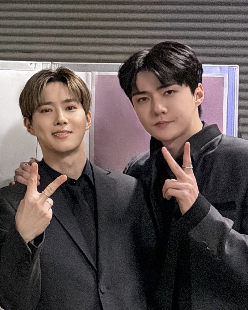 또 또 목 뒤에 손