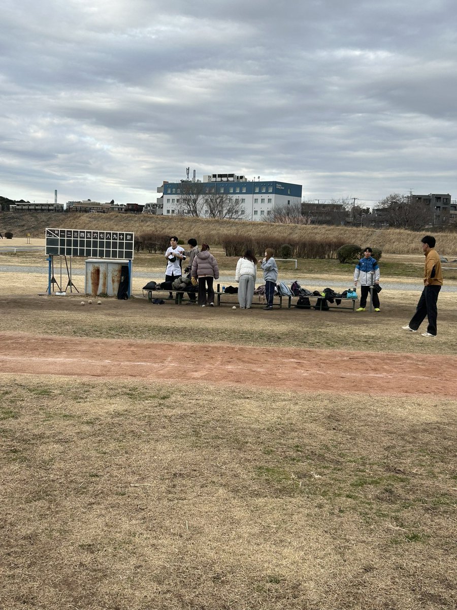 AguMunashes's tweet photo. 1/28 練習

今日も元気に練習！
寒い日が続く中だんだんと春にも近づいてきました

ノックも、バッティングもみんな上手くなってます👍

来週は冬合宿⛷️❄️楽しもうね〜

新入生へ！
DMや質問箱お気軽にどうぞ〜
#ムナッシュズソフトボール愛好会
#青学ソフトボール
#春から青学
#ソフトボールサークル https://t.co/zjatuP1BKa