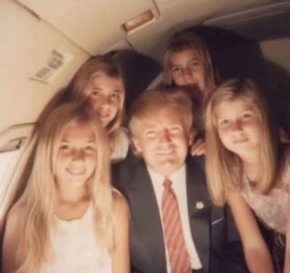 Epstein’den Trump hakkında skandal ifadeler:

“Çok kötü insanlarla tanıştım. Hiçbiri Trump kadar kötü değildi. Vücudunda tek bir namuslu hücre bile yok!”

Ve düşünün bu herif şuan sadece ABD’yi değil, dünyayı yönetiyor!

Allah senin belanı versin!