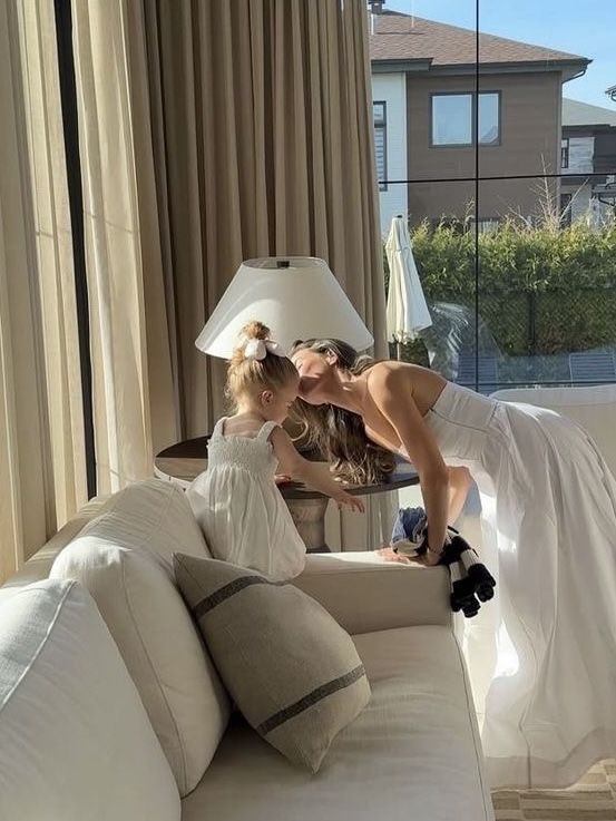 MelissaLinij's tweet photo. the future looks sweet 💕 https://t.co/9n2612riX8