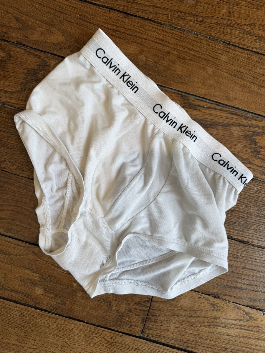 livreur en survet 14k tweet media