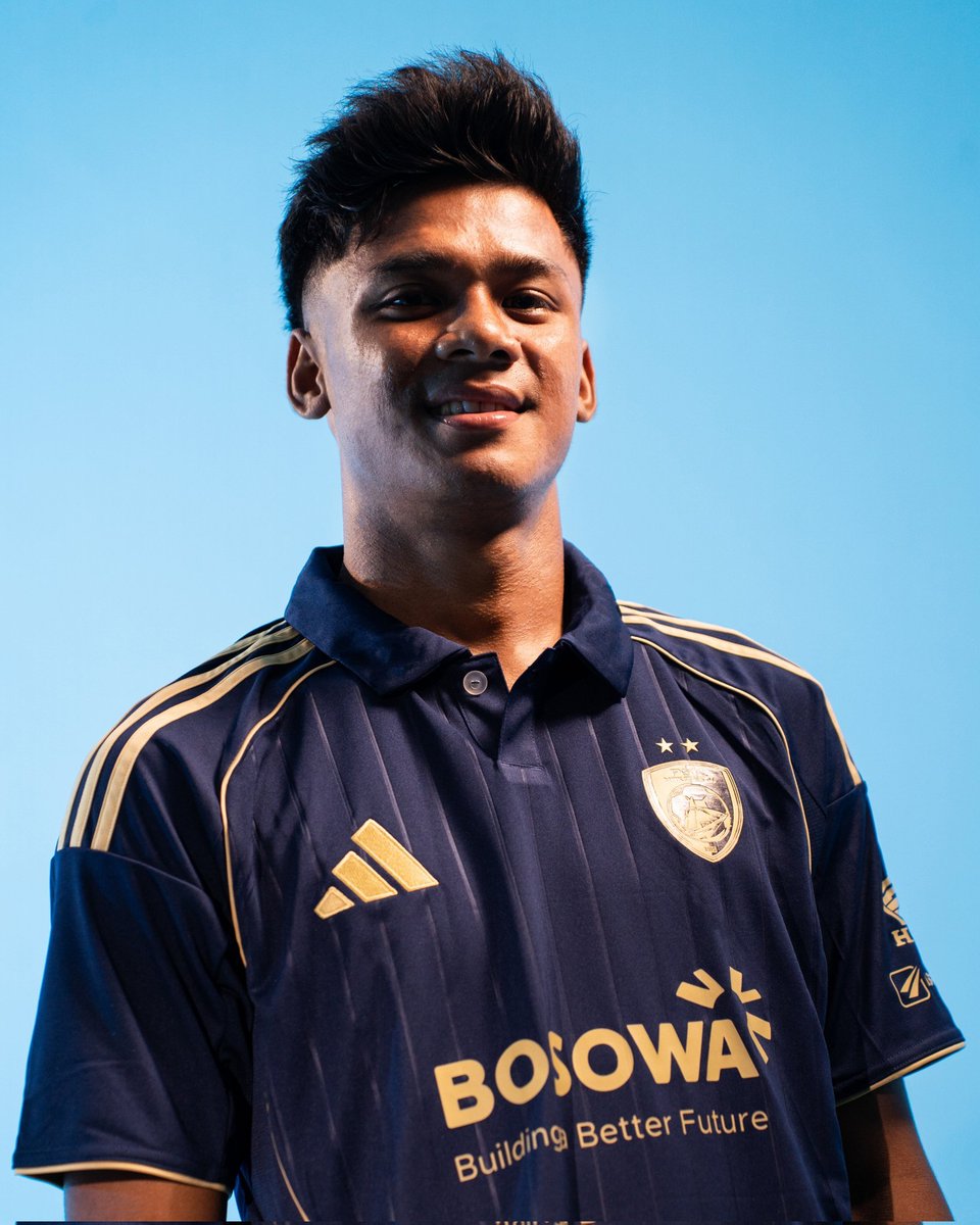 FaktaSepakbola's tweet image. Wooww! PSM Makassar merilis jersey pertandingan terbaru, yang akan digunakan musim ini. 👕🇮🇩

Rate nya dari 1-10? Berapa yaa kira-kira harga nya 🤔

Sebagai pembanding, ini info harga jersey home nya 👇
Player issue: s.shopee.co.id/9Uvg6GtGgJ
Fan version: s.shopee.co.id/qdhmN8866