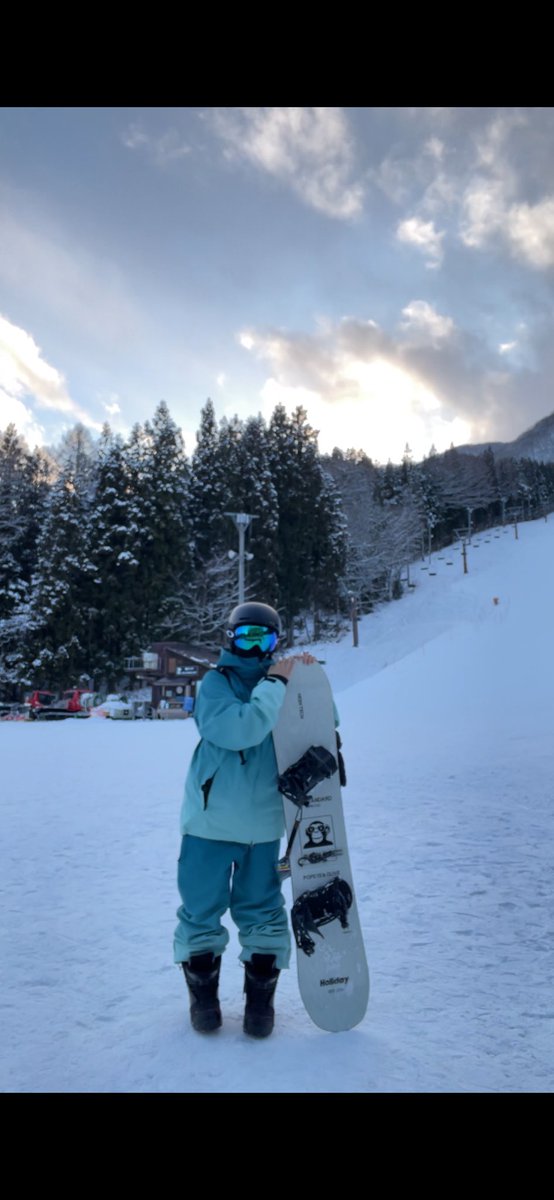 goooooon9999's tweet photo. とりあえずやってみる
年齢：27
滑歴：2年目
拠点：広島
ギア：…
好き：滑ること
一言：カービング、パウダー、パーク、グラトリ全部やってみたい欲張り。
99%ヒトリストなのでxだけでも仲間が欲しい…
#雪山好きとして軽く自己紹介
#雪山好きと繋がりたい https://t.co/h5NPvOWFSV