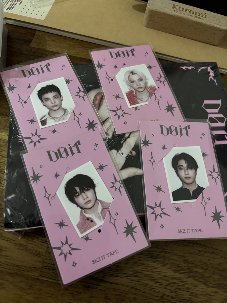 hi! wtt lft skz stray kids ph

have: (1) hyunjin, felix, i.n jeongin, (3) han
want: lee know and seungmin

can trade during apricot’s block screening in smne :) can do meet-ups around mandaluyong/marikina too :) pls send dm if interested, thank you 🤍
