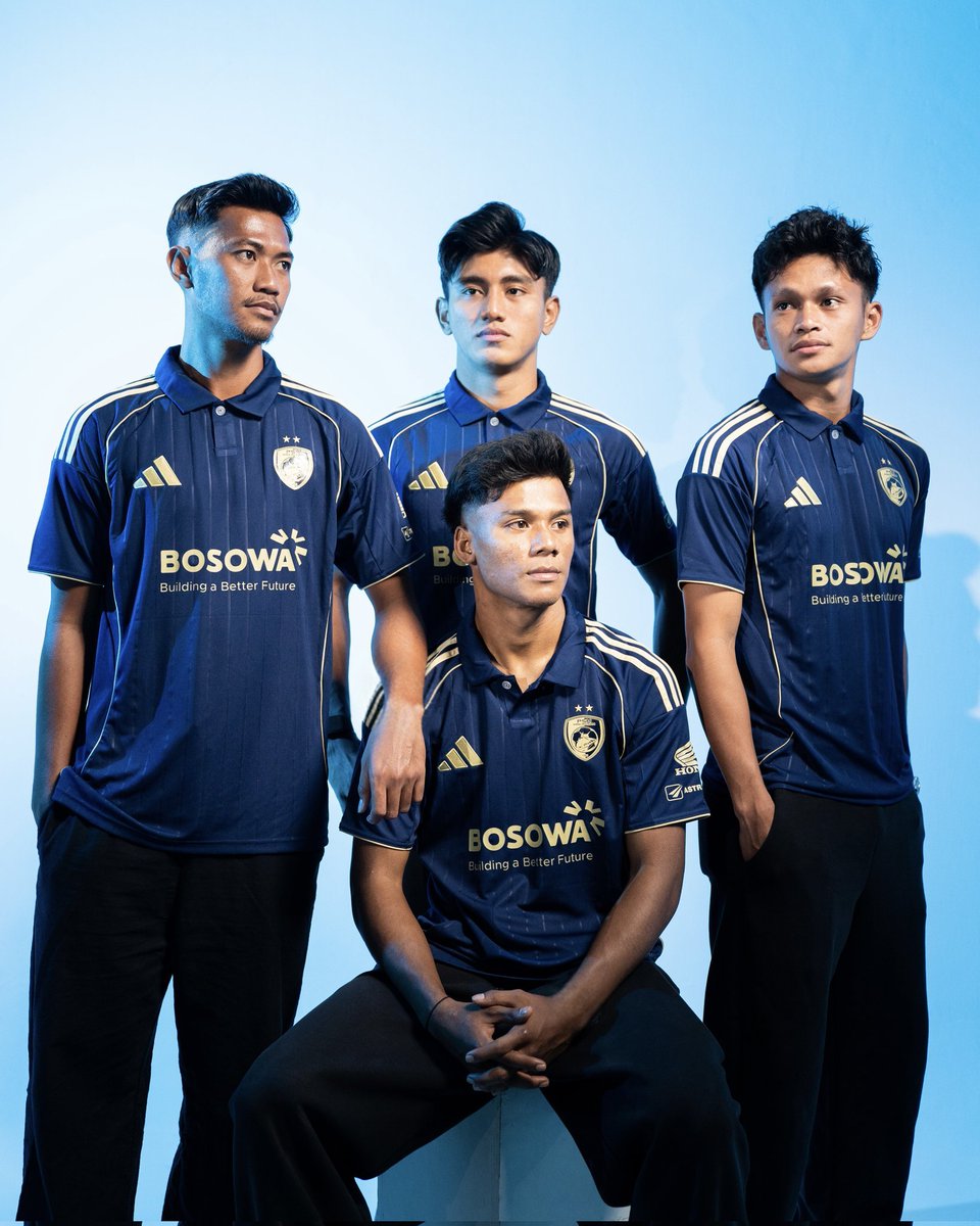 FaktaSepakbola's tweet image. Wooww! PSM Makassar merilis jersey pertandingan terbaru, yang akan digunakan musim ini. 👕🇮🇩

Rate nya dari 1-10? Berapa yaa kira-kira harga nya 🤔

Sebagai pembanding, ini info harga jersey home nya 👇
Player issue: s.shopee.co.id/9Uvg6GtGgJ
Fan version: s.shopee.co.id/qdhmN8866