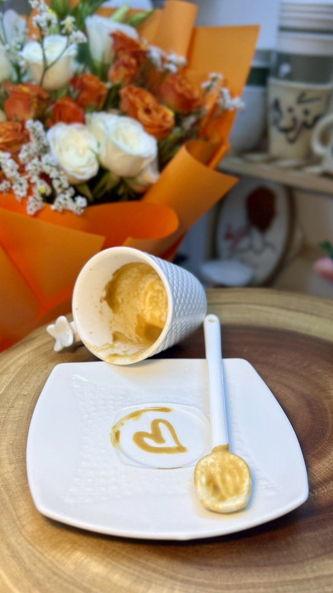 اللطف لكل الناس اما المحبة والاستثناء عزيزة لا ينالها الا شخص عزيز ✨🧡🧡