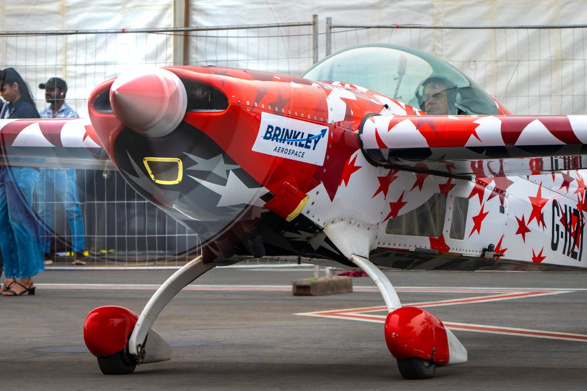 Indian__aviator's tweet image. Mark Jefferies (team leader) of @airdisplays
#Airshow
#extra330sc
#Hyderabad
#aviationphotographer