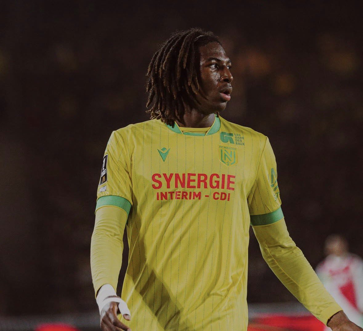 justcfc's tweet photo. 🚨🔵 Chelsea have made a verbal offer of £25m to Nantes for  18 yrs old CB Tyler Tati which has been rejected by Nantes.

The plan for Chelsea would be to sign him now and loan him back to Nantes.

(@lequipe) #CFC https://t.co/0LRovLoL5T