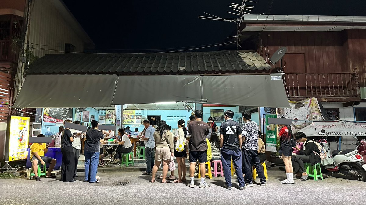 TempuraAroha's tweet photo. พา #Binu มากิน 📍มาม่าฟ้าธานี
อร่อยสมการรอคอย คิวยาว
นั่งรอ 40 นาที นั่งกิน 20 นาที😂
พริกเผ็ดซะใจมากแต่เข้ากับมาม่าสุดๆ
หมูสับรสชาติดีเลย ลูกชิ้นก็อร่อย
ปลาหมึกเหนียวไปนิด
แต่รวมๆ แล้ว 45 บาทคือดีเลยแหละ มิน่าคนกินเยอะ https://t.co/fxaPXqKPc9