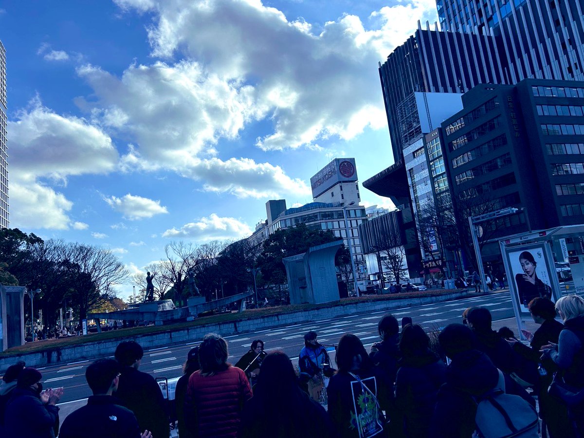 THREEOUT_Ryo's tweet image. 遅ばせながら本日路上あざした！
寒い中足を止めて見てくれたあなたありがとう！！

初めての路上得るもの多すぎた！
大感謝！！！来週もよろしくねん！
ES-TRUSにも大感謝！

乾燥が相まってかしらんけど
マージで人生初くらいでちゃんと
リップクリーム使い出した

風邪ひかないように気をつけてね！