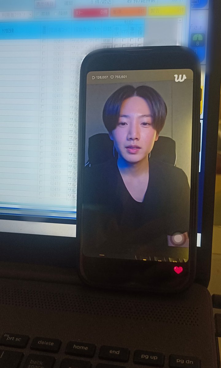 nemenin aku kerja kan? 😊