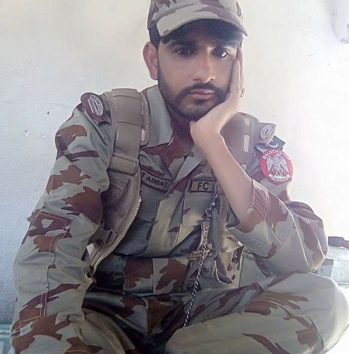 سرگودھا کا بیٹا 
عصمت اللہ بلوچ 
قصبہ سلکی تحصیل ساہیوال ضلع سرگودھا کا بیٹا عصمت اللہ بلوچ بلوچستان میں دہشت گردوں کیساتھ جھڑپ میں جام شہادت نوش کر گیا 
مجھے اپنی دھرتی اور اپنے اس بھائی پر ناز ہے