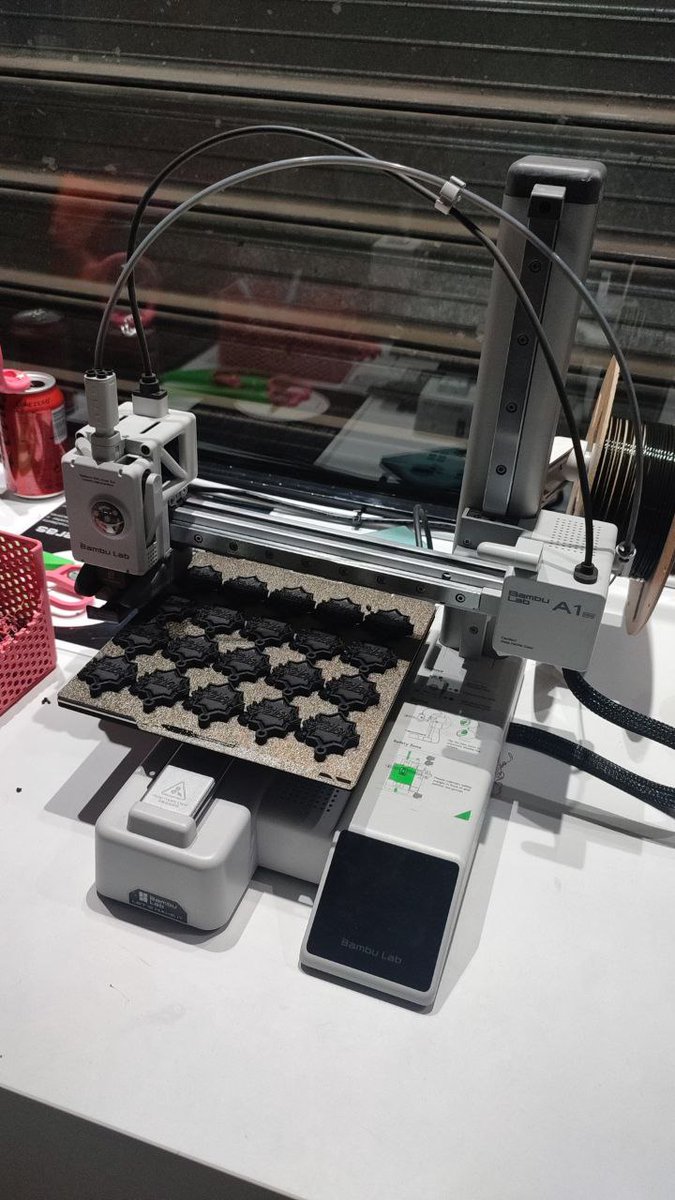 Premiazo de <a href="/AtigraMakers/">Atigra Makers</a> una BambuLab A1 mini para esta edición de la Global. Ya sabéis si necesitáis material maker Atigra es vuestro destino, os esperan en Ribera del Genil 20 en Granada