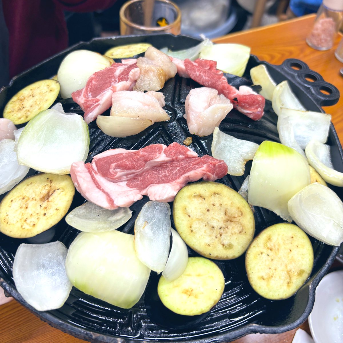 unicorle_sd's tweet photo. ジンギスカンをこれでもかというほど食べてめちゃくちゃ幸せだった😌 https://t.co/PSU6V5P0vv