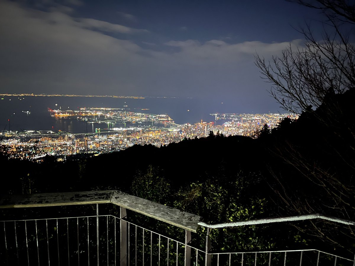南京町の写真ないけど
南京町→猫カフェ→ルミナリエ→摩耶山
1日で回ってきたぜー😆👍