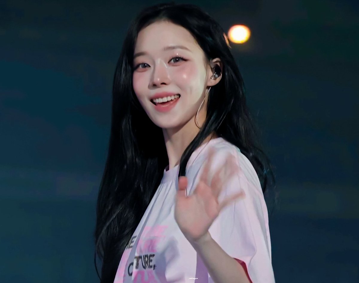 엔딩 얼굴 너무 첫사랑 기억 조작이라
지금 뛰여 내려서 수영 쳐야 안 늦을것 같음