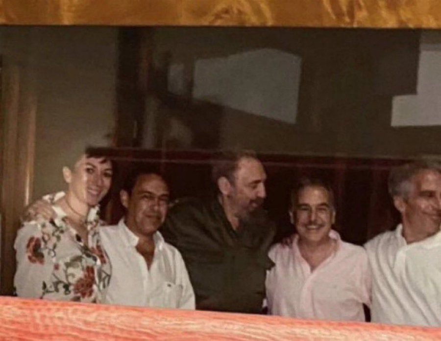 Tenía una Isla que era el infierno en la tierra:
Mutilaciones, vejaciones, violaciones y abusos infinitos.
Hablamos de Fidel castro.
En la punta: Jeffrey Epstein
#EpsteinFiles 
#CubaLibre