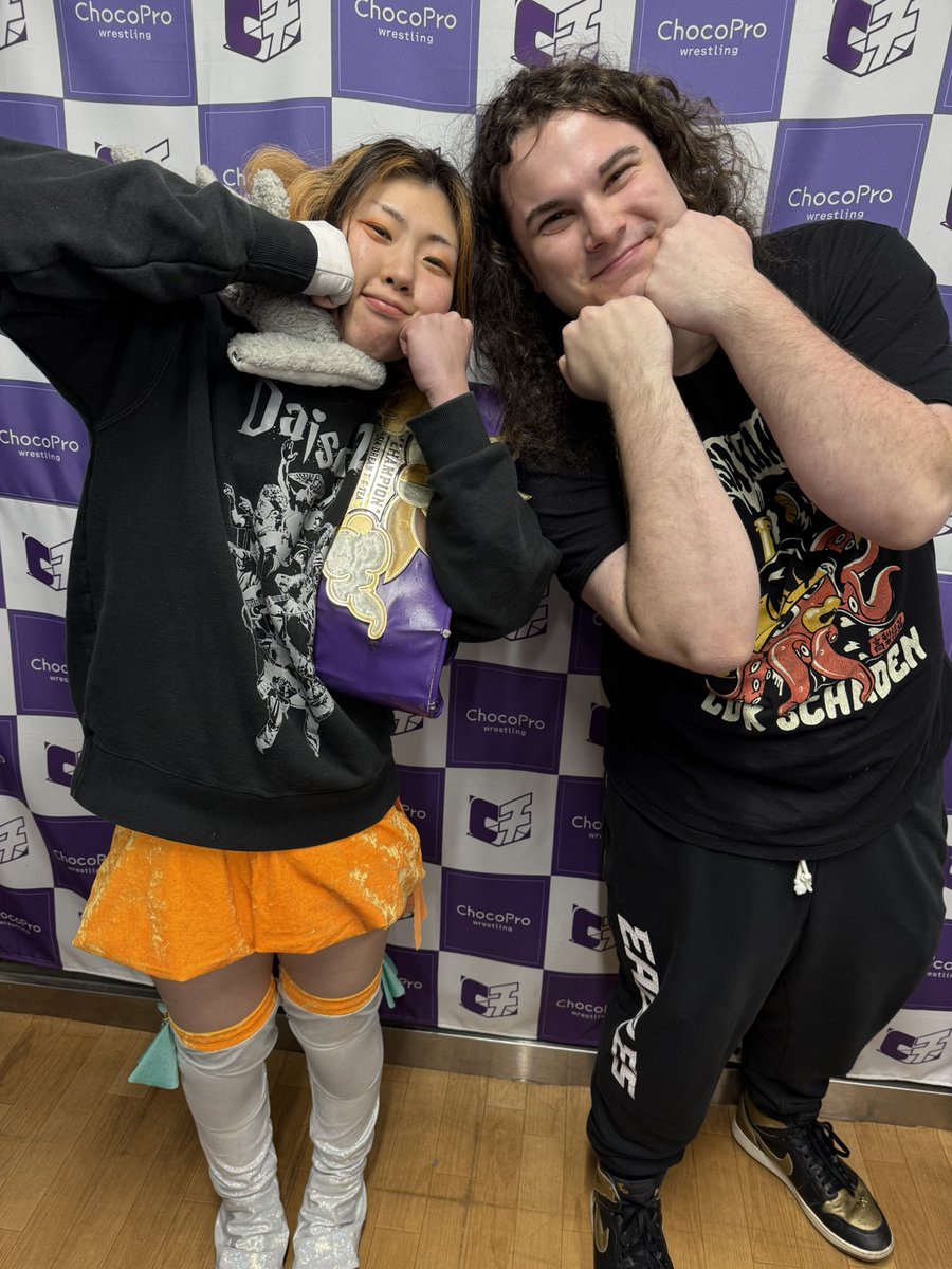 MegaSPS's tweet image. as i always do, i met @chie_gtmv ! i don’t think i’ve ever seen chie &amp;amp; mei team in person before so it was really cool. we talked about the show but chie said she was too cold to go outside to watch a lot of it. hopefully i’ll see chie at my last chocopro!
#小石川チエ
#chocopro